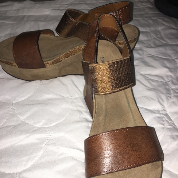 Pierre Dumas Platform Shoes - Picture 5 of 5